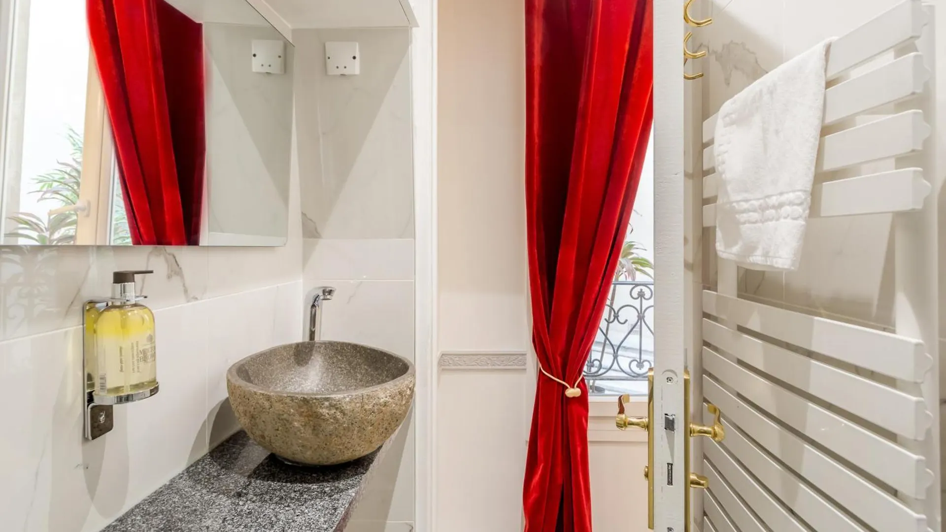 Merveil - Luxury Suite - Louvre - Aboukir IV Paris France